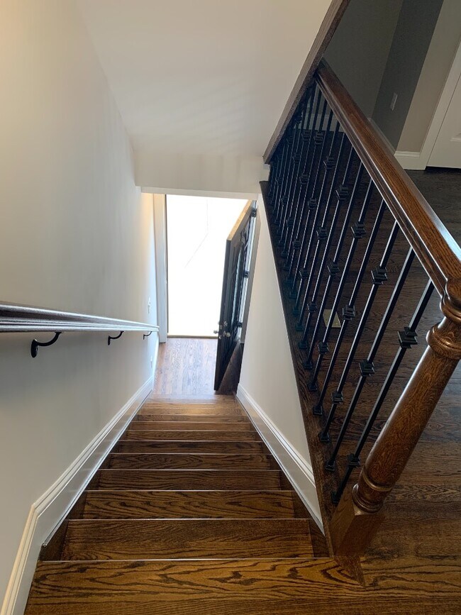 Building Photo - 18 Clinton St