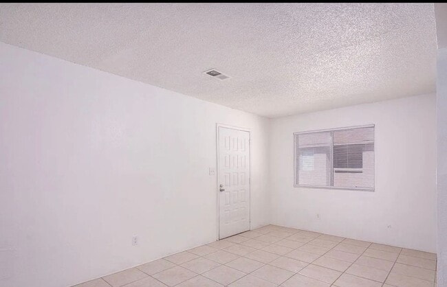 Building Photo - 1317 Bernard St