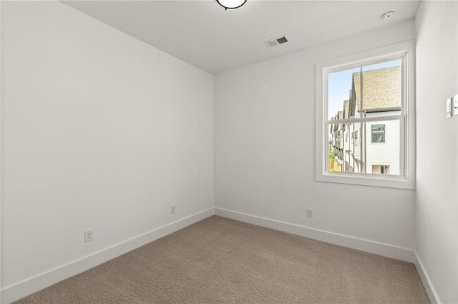 Building Photo - 673 soul Aly