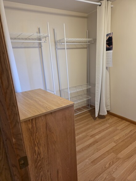 Building Photo - 3255 N Lakeshore Dr