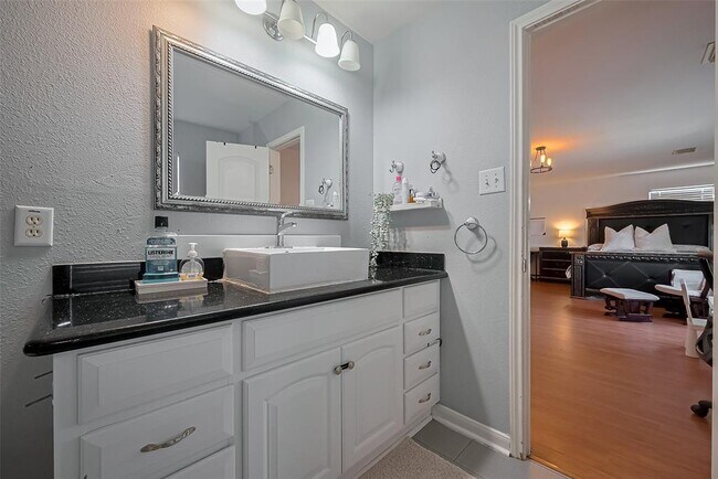 Building Photo - 15214 Mission Forest Dr
