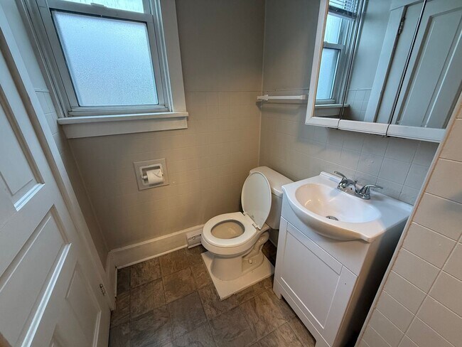 Building Photo - Cozy Home - Munhall