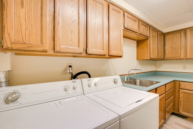 Building Photo - **MOVE-IN SPECIAL!! One Month FREE!!** Spa...