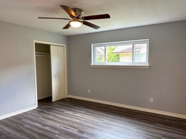 Building Photo - 4 Bedroom / 2 Bath / 2 Car Garage