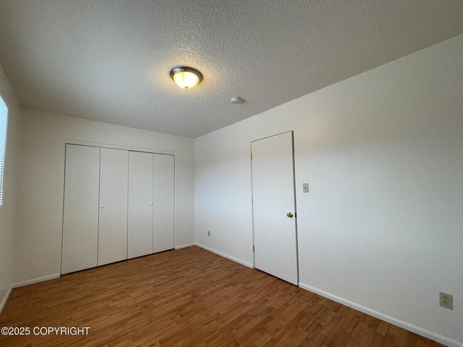 Building Photo - 1510 Summit View St