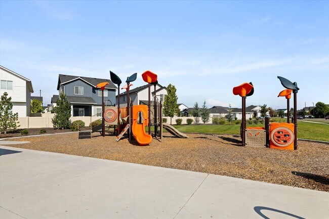Building Photo - 3 bed, 3 bath with over 2000 sq ft!