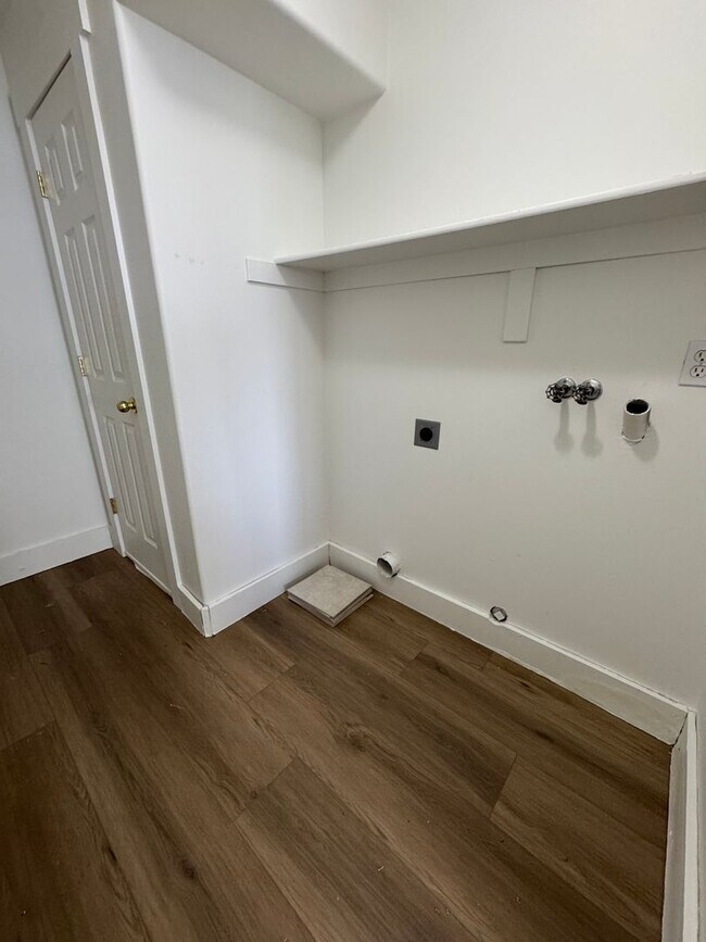 Building Photo - Amazing Riverton Townhome in Aspen Springs!