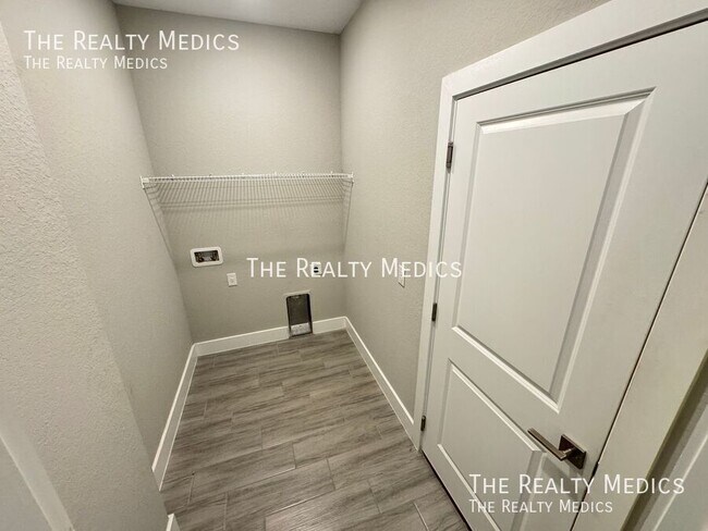 Building Photo - 304 Big Sioux Ln