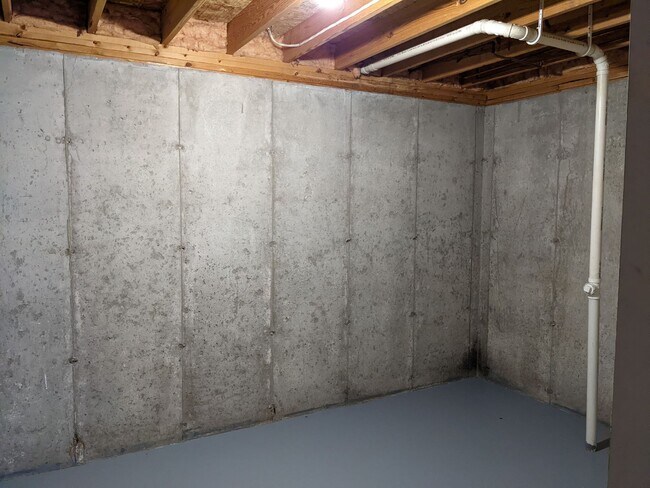 Building Photo - 4 Bedroom 1.5 bath house for rent