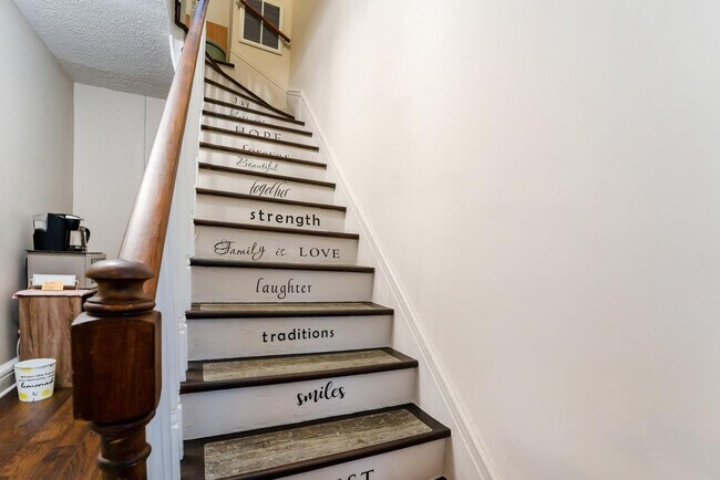 Building Photo - 1022 Wise St