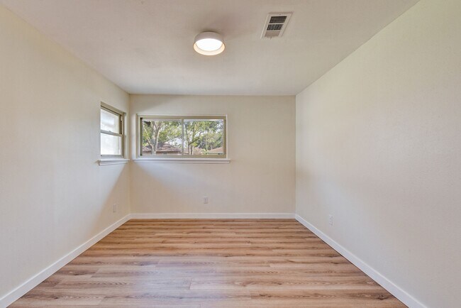Building Photo - 4303 Osby Dr