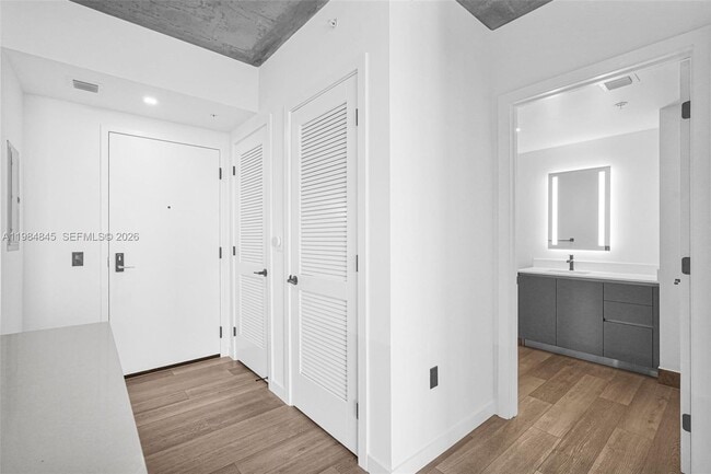 Building Photo - 307 SW 5th St