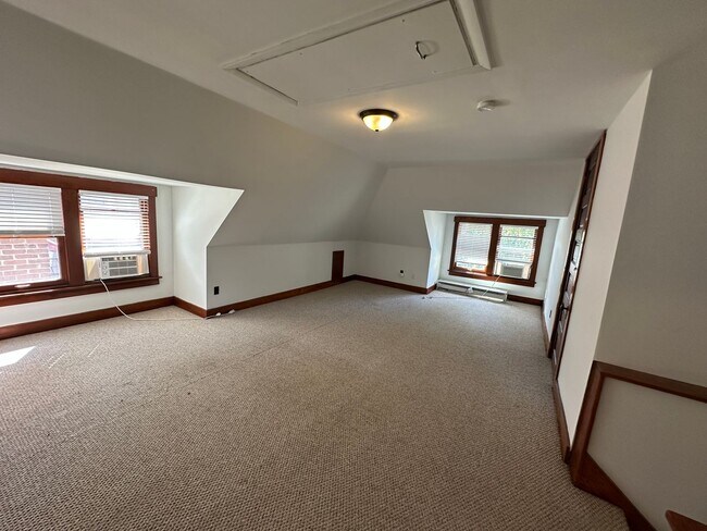 Building Photo - 1023 Neil Ave