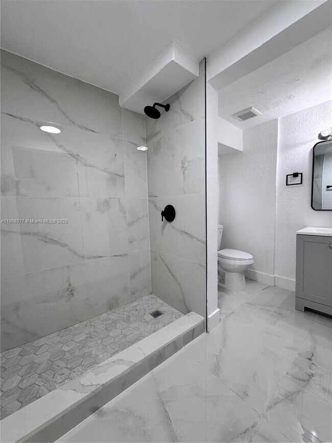 Building Photo - 1613 NW 45th St