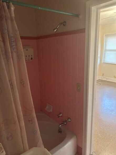 Building Photo - 1234 M Ave