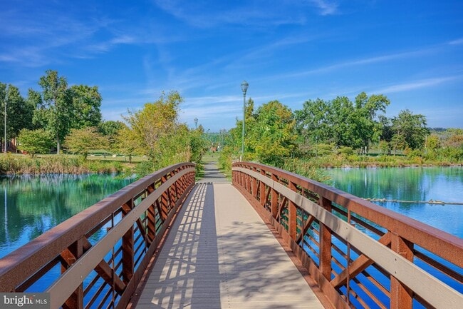 Building Photo - 5238 Bessley Pl