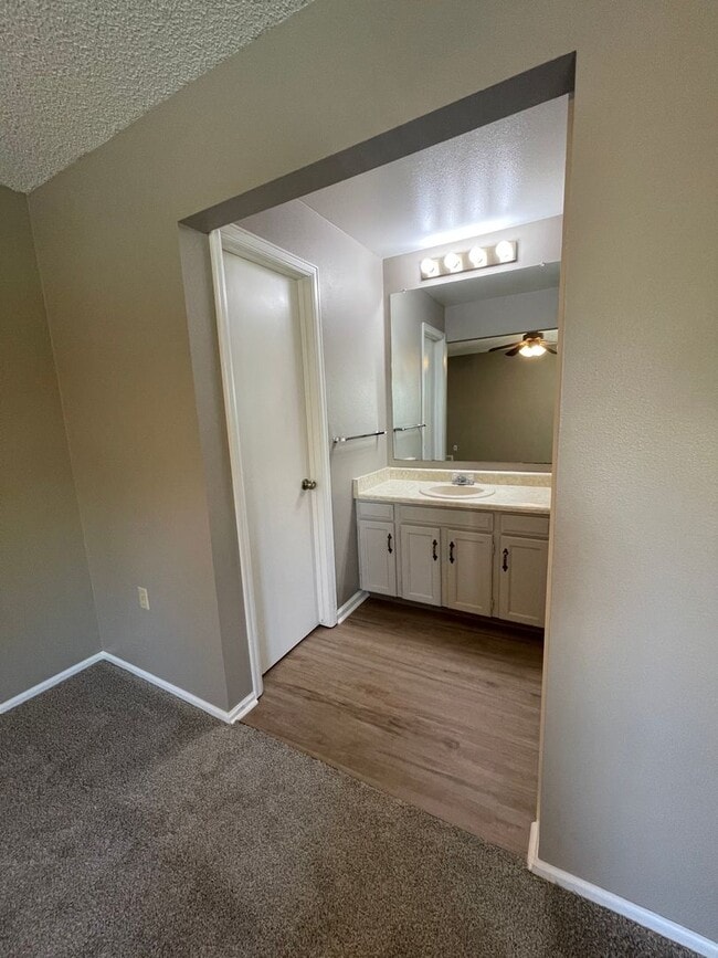 Building Photo - 4425 Hollyhock St