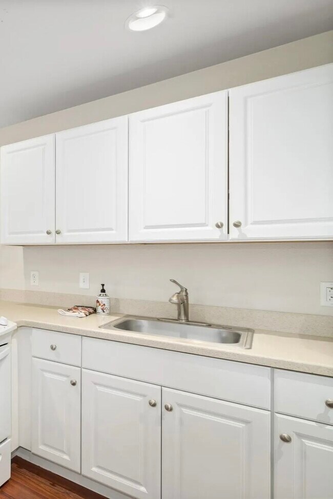 Building Photo - 160 Keonekai Rd