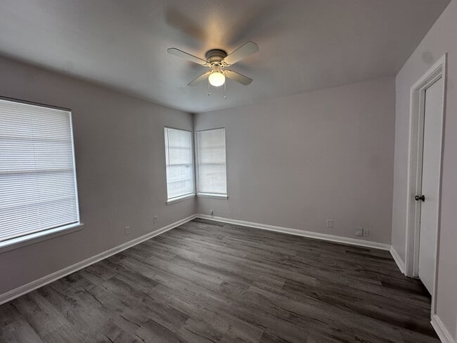 Building Photo - 5813 Norvel Dr