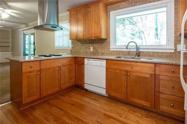 Building Photo - 2852 Talisman Ct NE