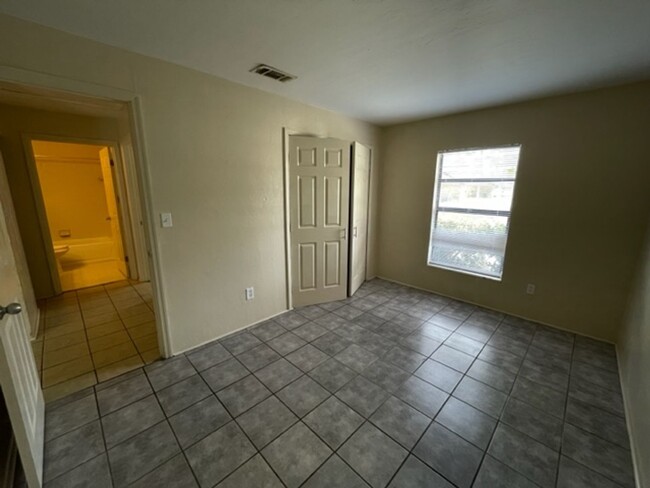 Building Photo - Pineridge - Beautiful 2 Bedroom, 1 Bathroo...