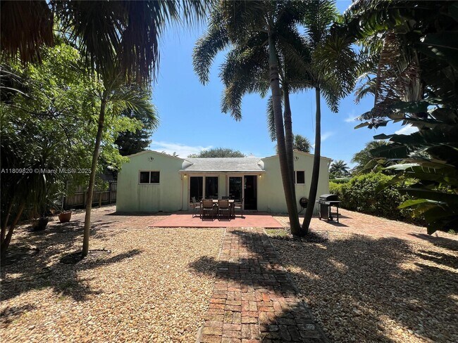 Building Photo - 500 S Riverside Dr
