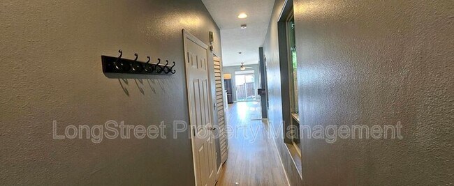 Building Photo - 4322 NE 76th Ave
