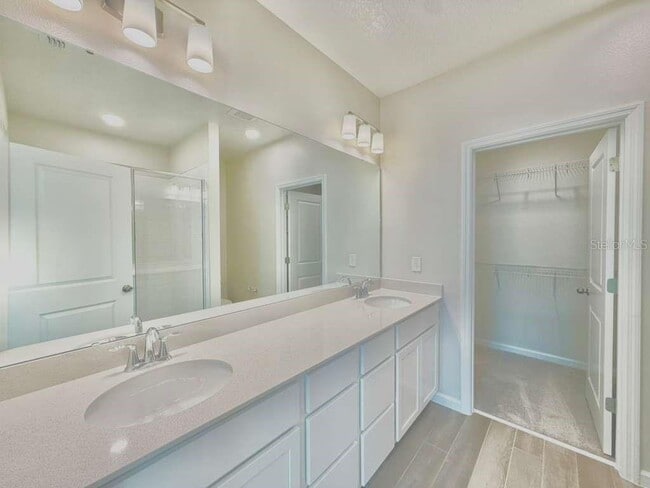 Building Photo - 15517 Bay Brg St