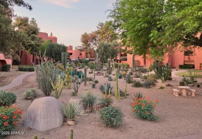 Building Photo - 4303 E Cactus Rd