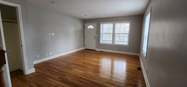 Building Photo - Wonderful 3 bed 2.5 Bath in Waldo! Availab...