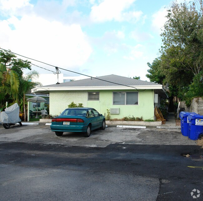 Building Photo - 925 NE 17th Ave