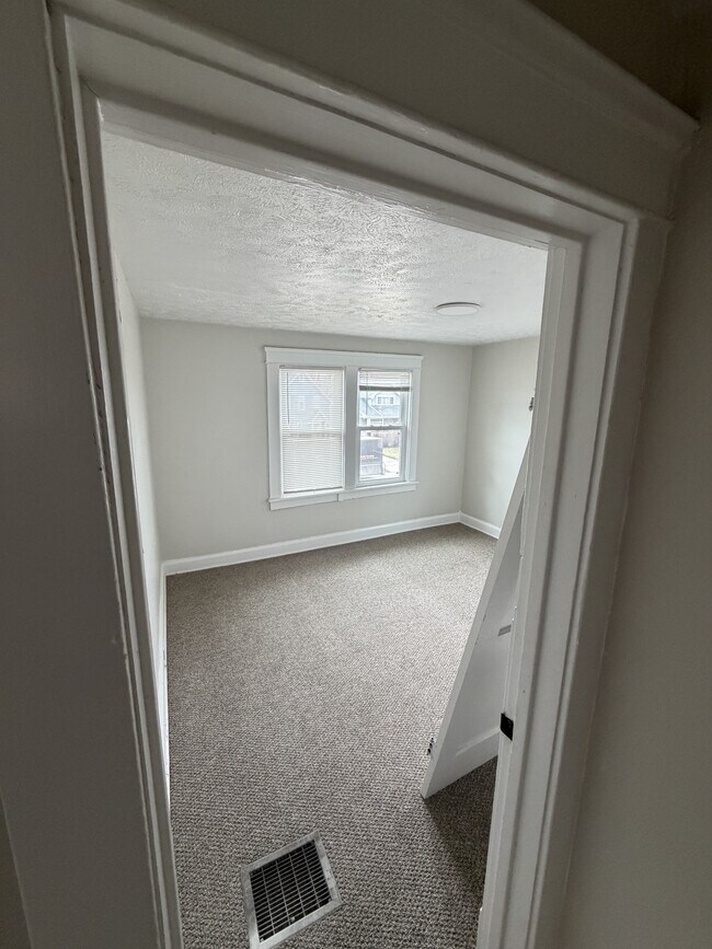 Building Photo - 13715 Thornhurst Ave