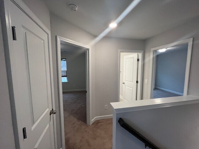 Building Photo - Breathtaking 4 Bedroom, 2 1/2 Bathroom House in Winston Salem, NC!