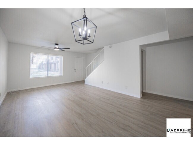 Building Photo - Spacious 2/1.5 Townhouse  in Phoenix's Alhambra!