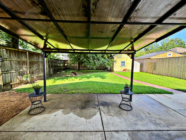 Building Photo - Beautifully Updated Historic Home in Midto...