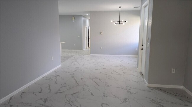 Building Photo - 826 Middleton Dr SW