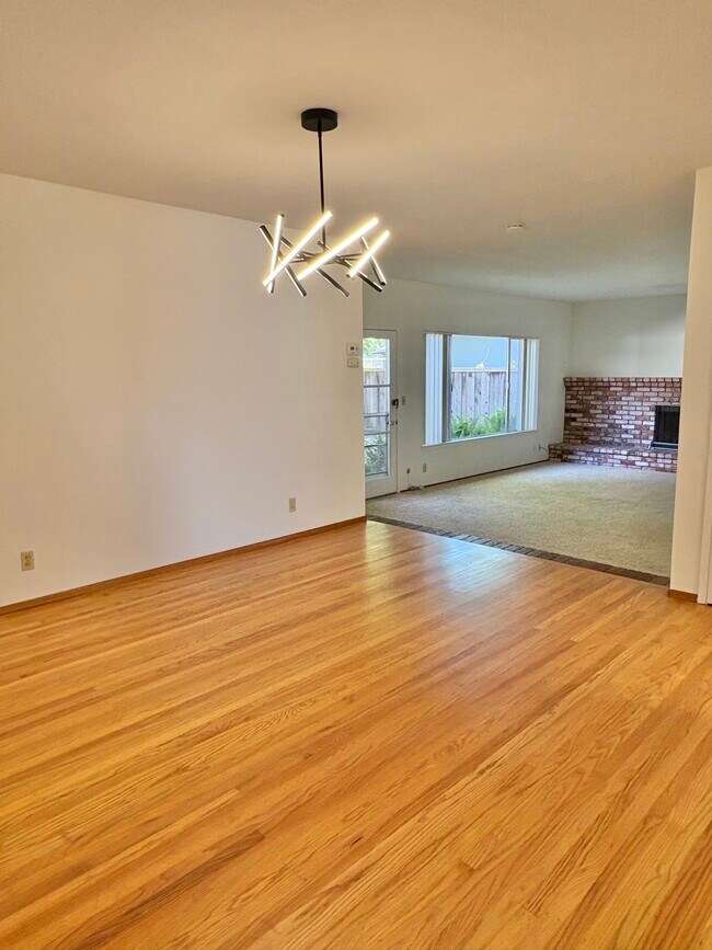 Building Photo - 959 Wallace Dr