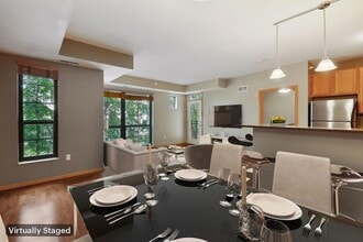 Building Photo - 2565 Franklin Ave