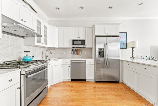 Building Photo - 382 Bergen St