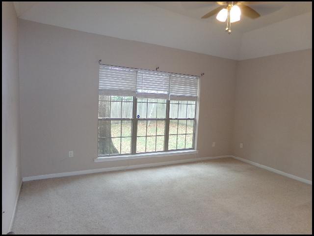 Building Photo - 303 Hidden Meadows Dr