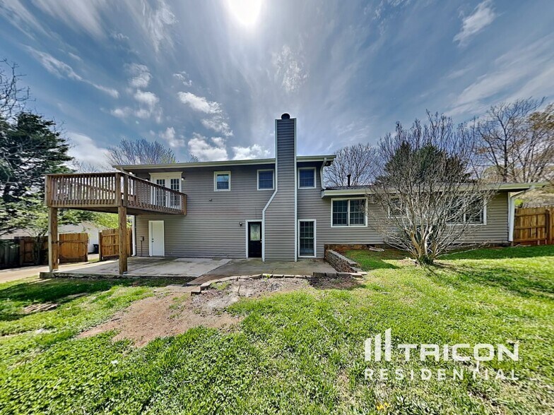 Building Photo - 425 Monivea Ln