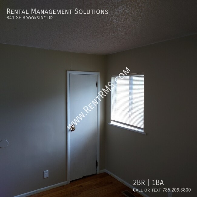 Building Photo - 841 SE Brookside Dr