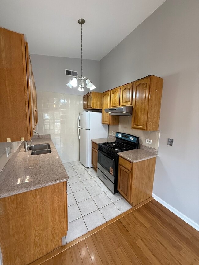 Building Photo - 1010 Hayes Ct