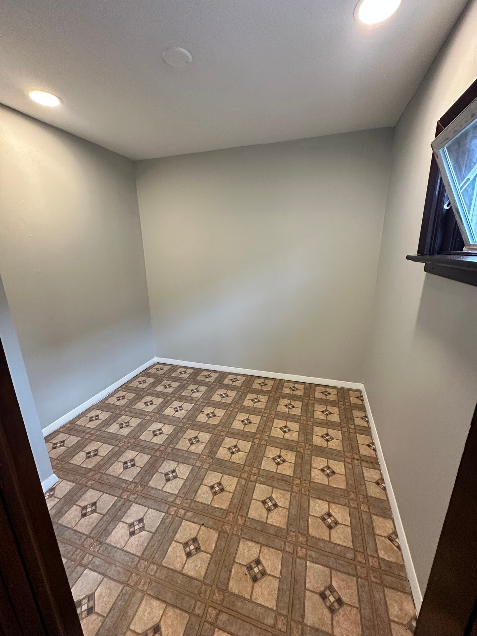 Office - 3346 N Neva Ave
