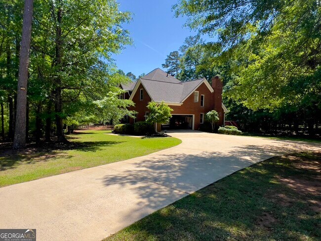 Building Photo - 219 Deerhill Dr