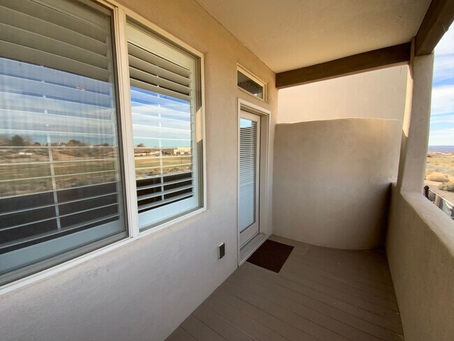 Building Photo - 3 Bedroom Townhome Available Near Wyoming Blvd NE & Paseo Del Norte Blvd NE!