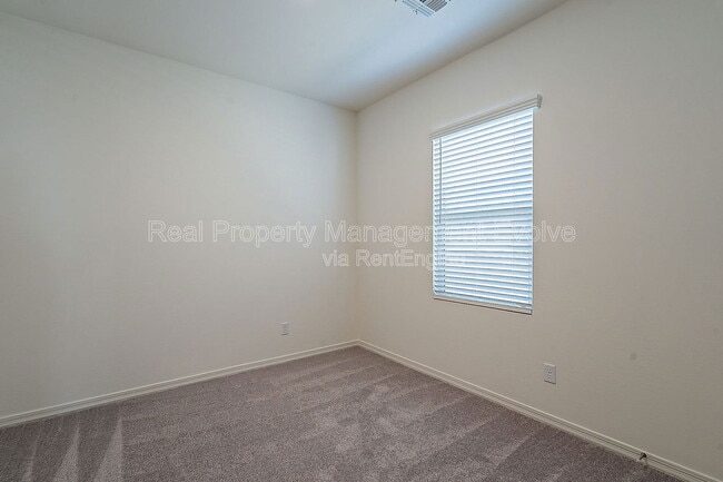 Building Photo - 19410 W Hazelwood St