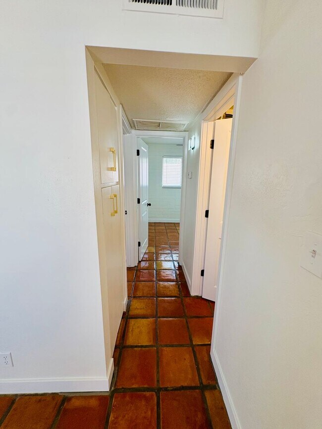 Building Photo - 817 S Melody Ln