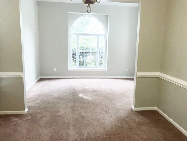 Building Photo - Oakbrooke Meadows