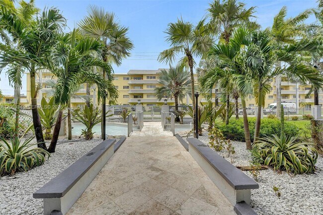 Building Photo - 7401 SW 82nd St